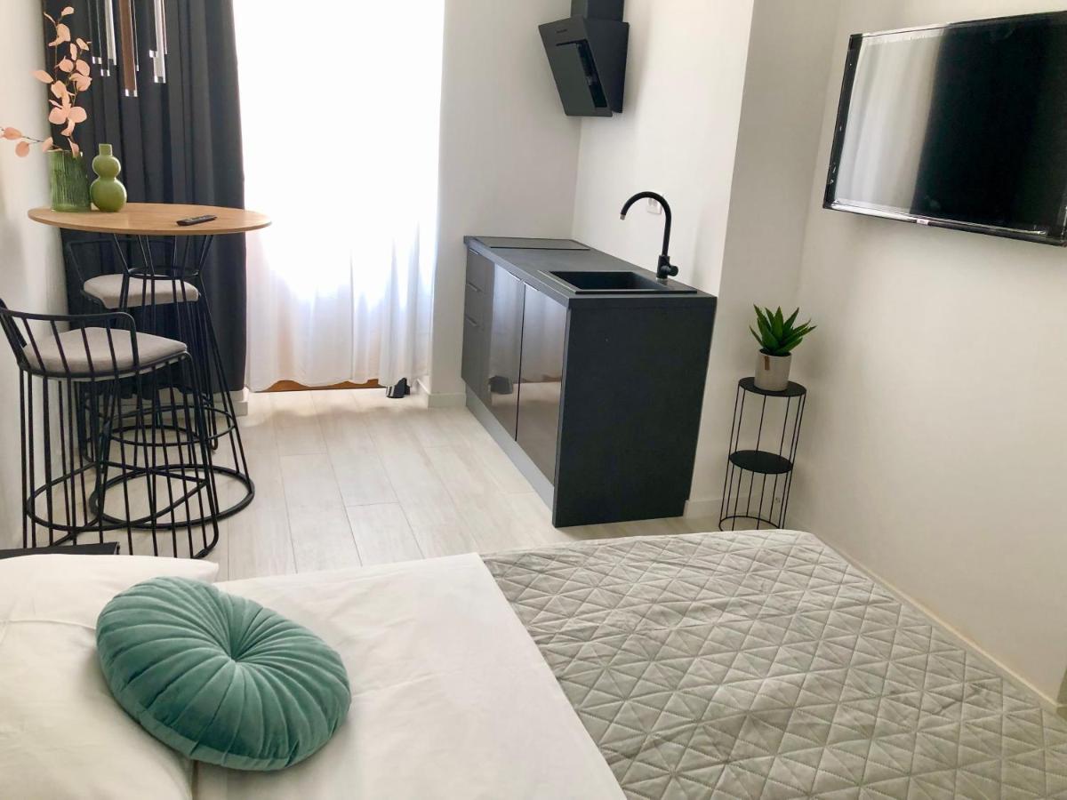 Hedone City Luxury Apartments With Free Parking Pula Exterior foto